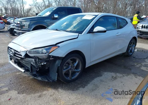 2021 Hyundai Veloster 2.0 z USA, uszkodzony, nr VIN KMHTG6AF7MU032775
